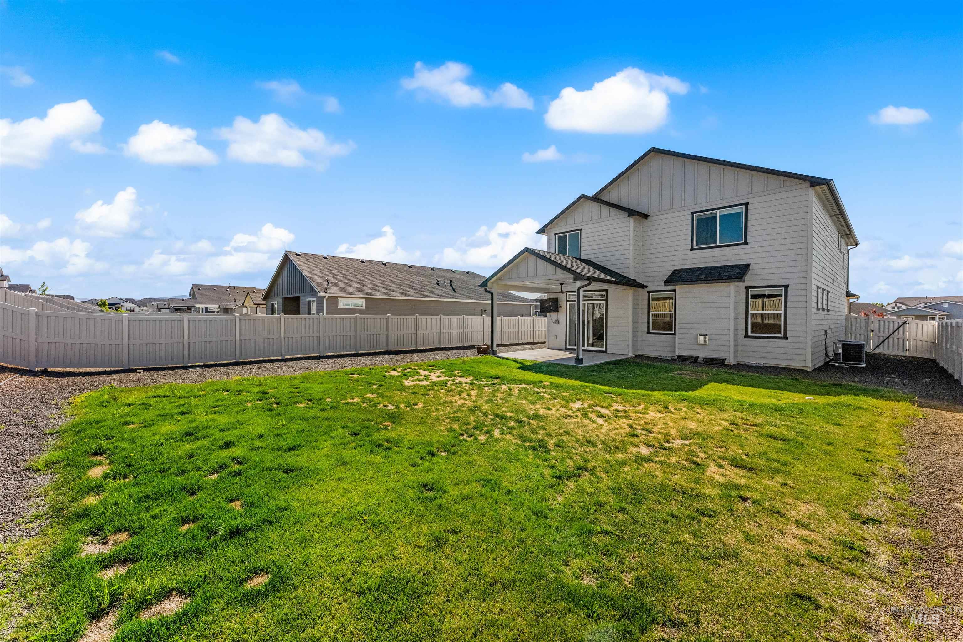 10326 W Trident Ridge Dr, Star, Idaho 83669, 3 Bedrooms, 2.5 Bathrooms, Residential For Sale, Price $589,000,MLS 98990057
