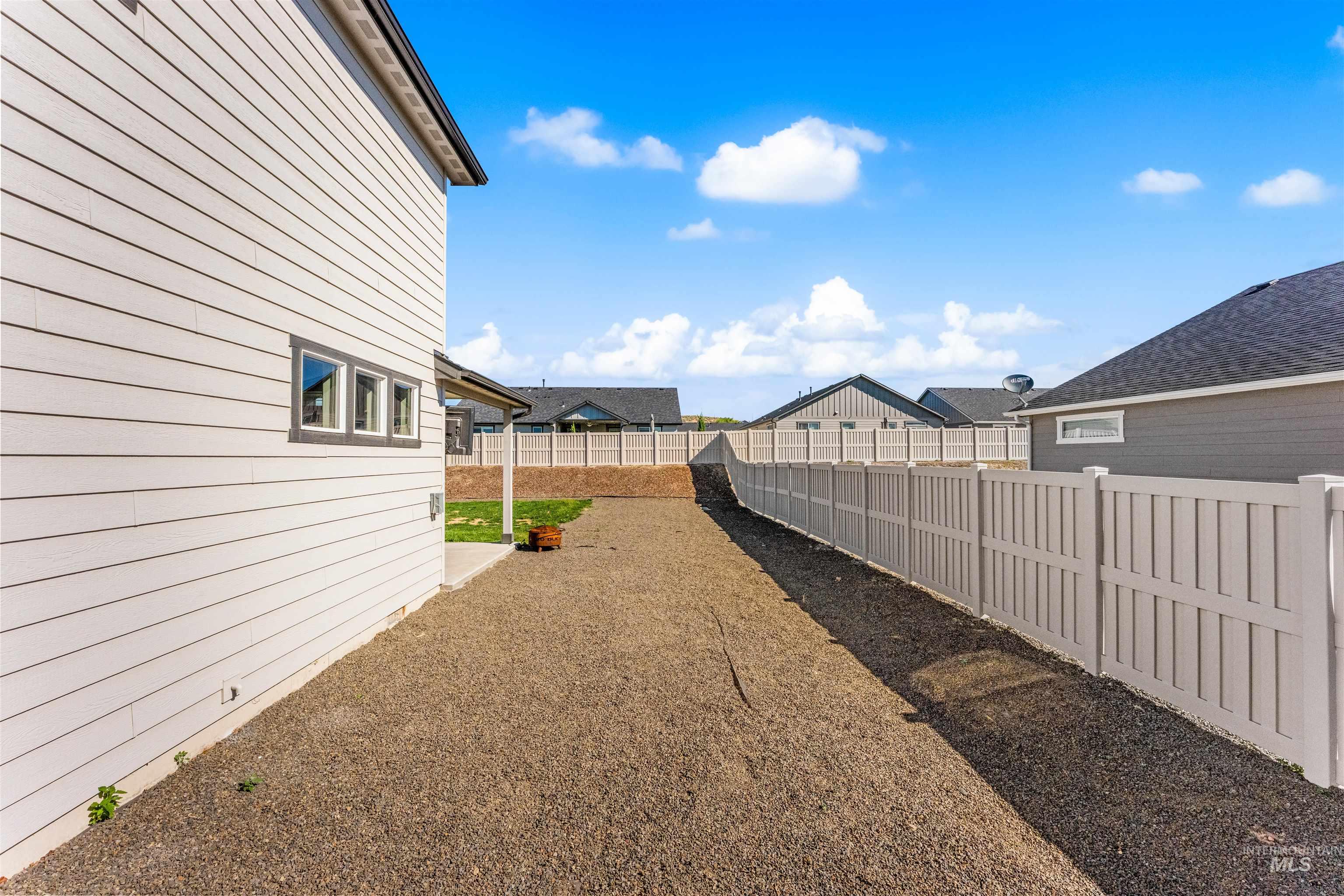 10326 W Trident Ridge Dr, Star, Idaho 83669, 3 Bedrooms, 2.5 Bathrooms, Residential For Sale, Price $589,000,MLS 98990057