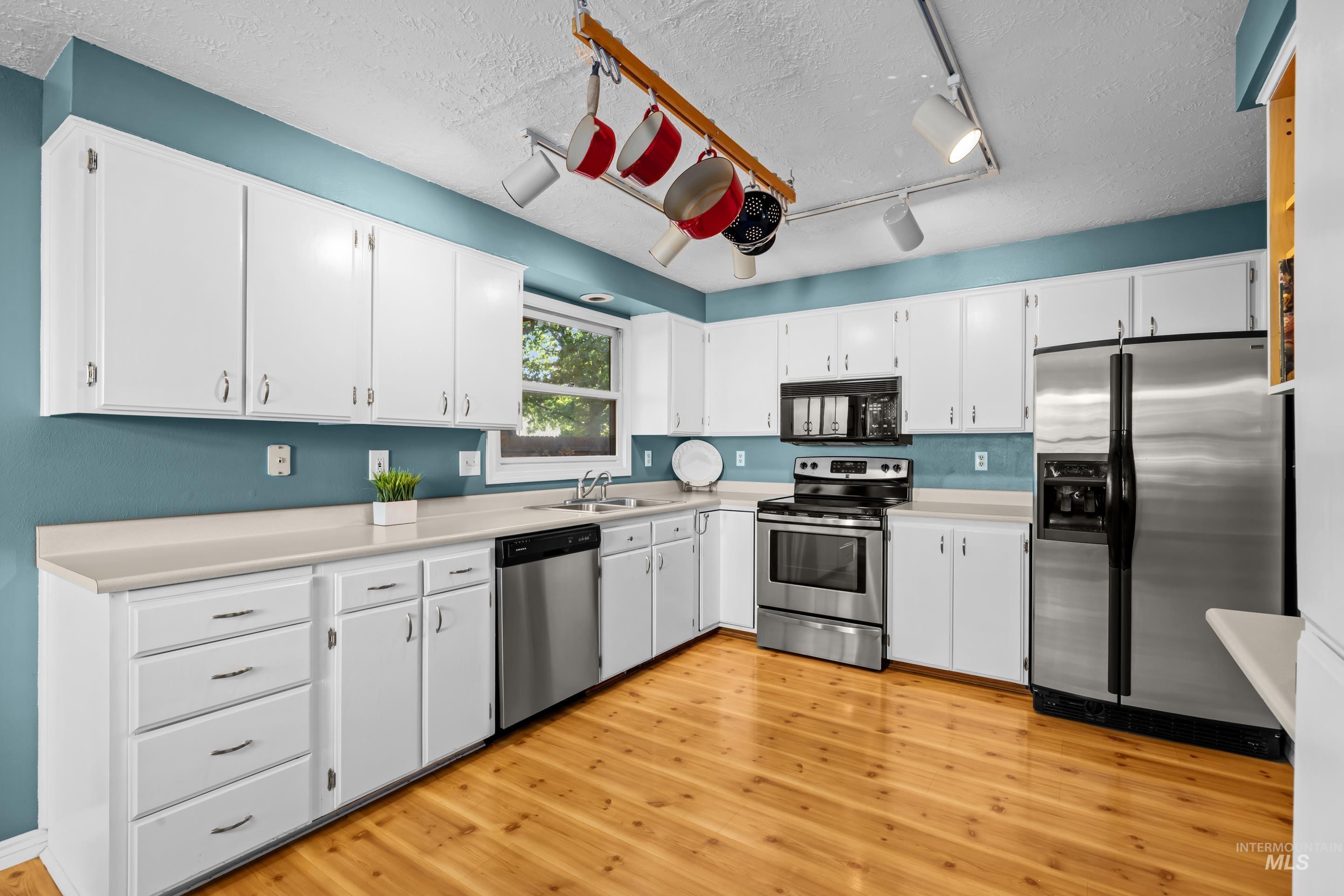3374 Chickory Way, Boise, Idaho 83706, 4 Bedrooms, 3 Bathrooms, Residential For Sale, Price $675,000,MLS 98990059
