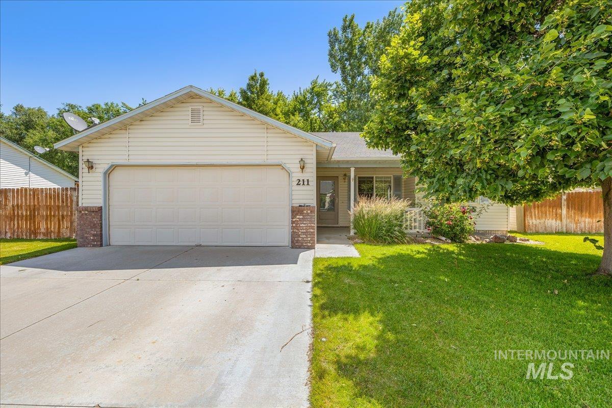 211 Silver Sage Way, Homedale, Idaho 83628, 3 Bedrooms, 2 Bathrooms, Residential For Sale, Price $334,900, 98990060