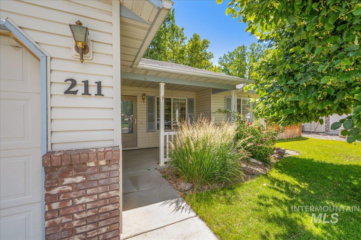 211 Silver Sage Way, Homedale, Idaho 83628, 3 Bedrooms, 2 Bathrooms, Residential For Sale, Price $334,900, 98990060