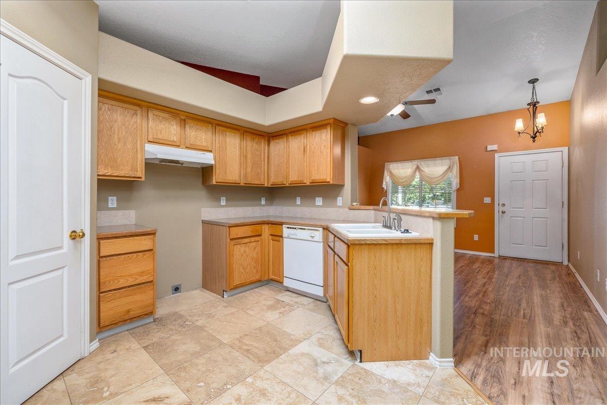 211 Silver Sage Way, Homedale, Idaho 83628, 3 Bedrooms, 2 Bathrooms, Residential For Sale, Price $334,900, 98990060