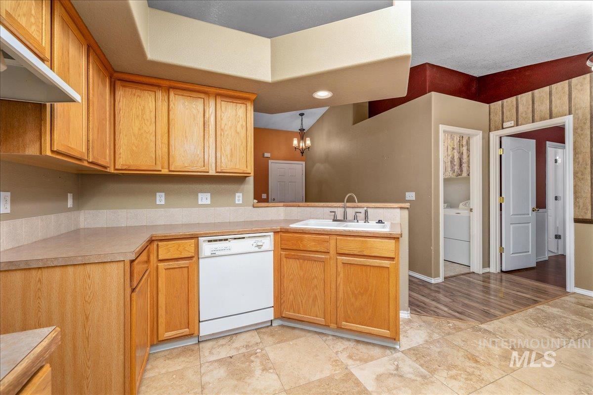 211 Silver Sage Way, Homedale, Idaho 83628, 3 Bedrooms, 2 Bathrooms, Residential For Sale, Price $334,900, 98990060