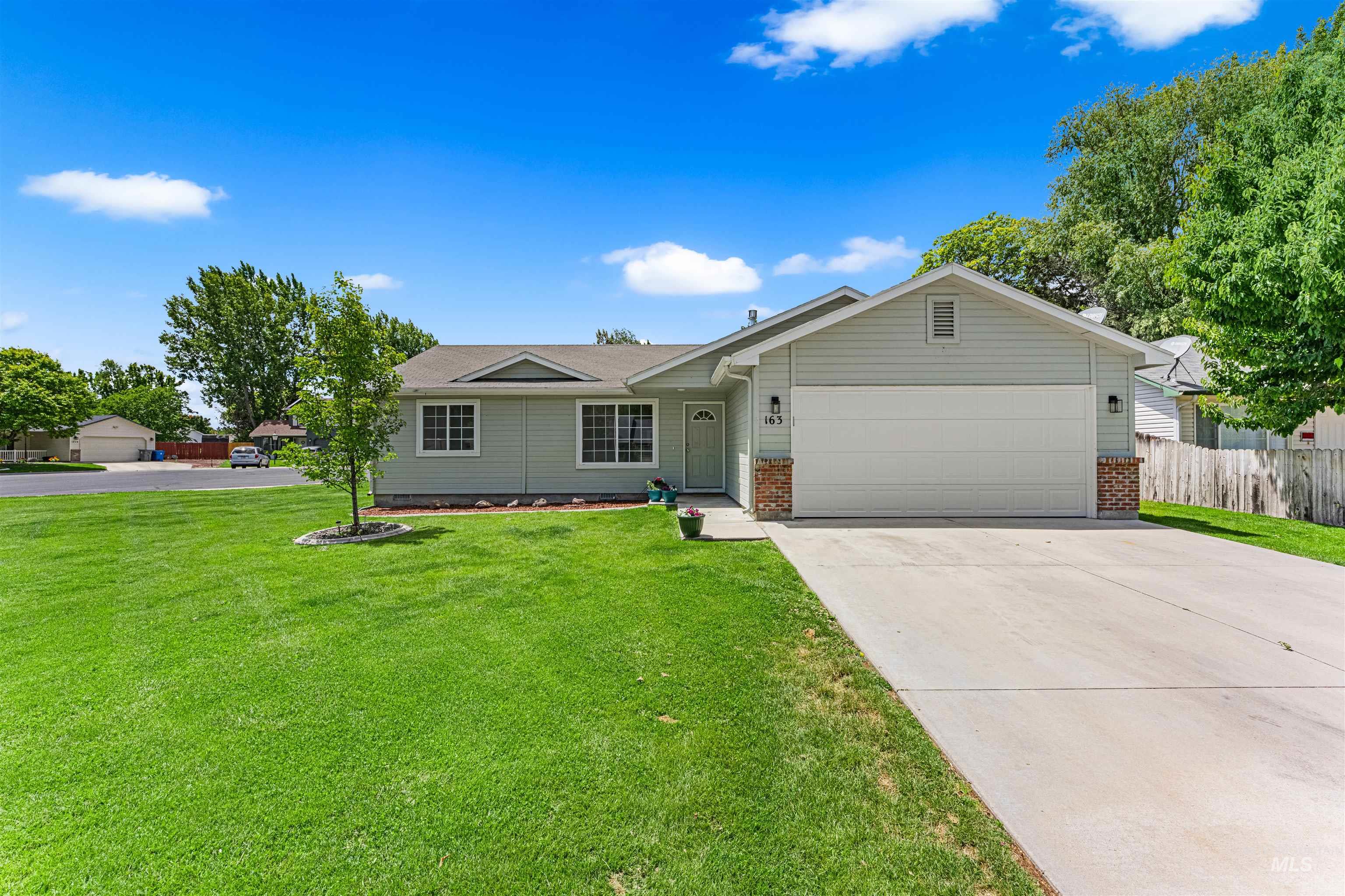 163 N Orchard Heights Way, Nampa, Idaho 83651, 3 Bedrooms, 2 Bathrooms, Residential For Sale, Price $360,000, 98990066