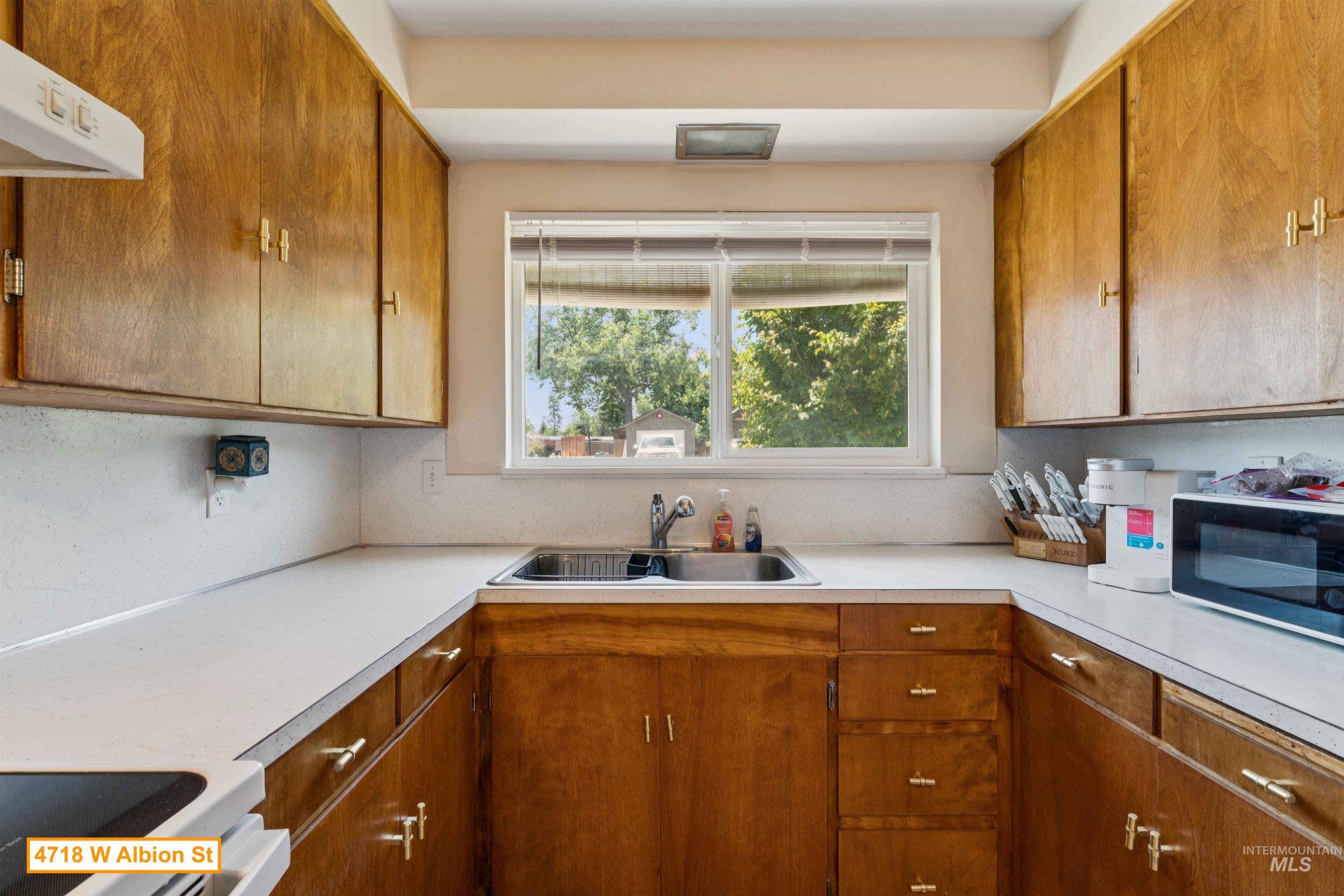 4716 W Albion St, Boise, Idaho 83705-1204, 2 Bedrooms, 1 Bathroom, Residential Income For Sale, Price $870,000, 98990067