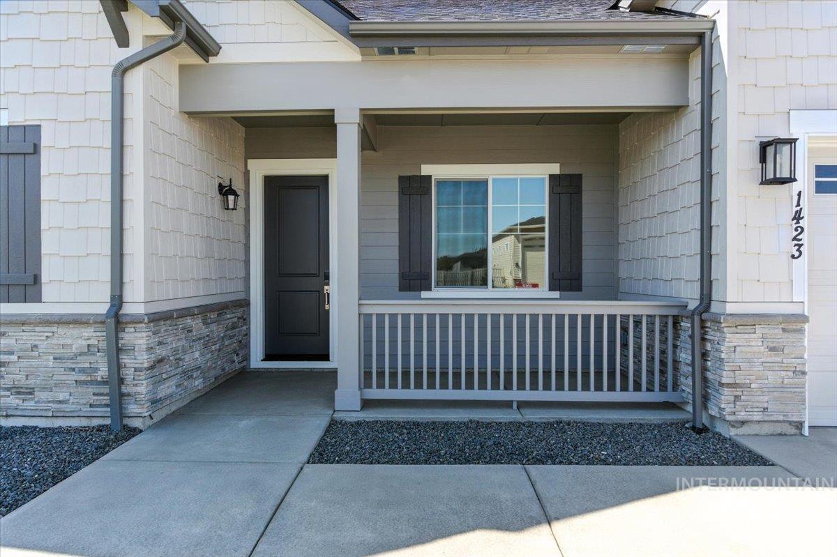 8974 W Teratai St., Star, Idaho 83669, 4 Bedrooms, 3.5 Bathrooms, Residential For Sale, Price $819,990,MLS 98990068