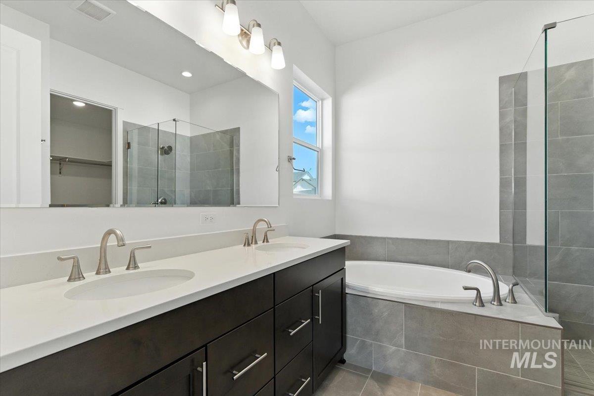 8974 W Teratai St., Star, Idaho 83669, 4 Bedrooms, 3.5 Bathrooms, Residential For Sale, Price $819,990,MLS 98990068