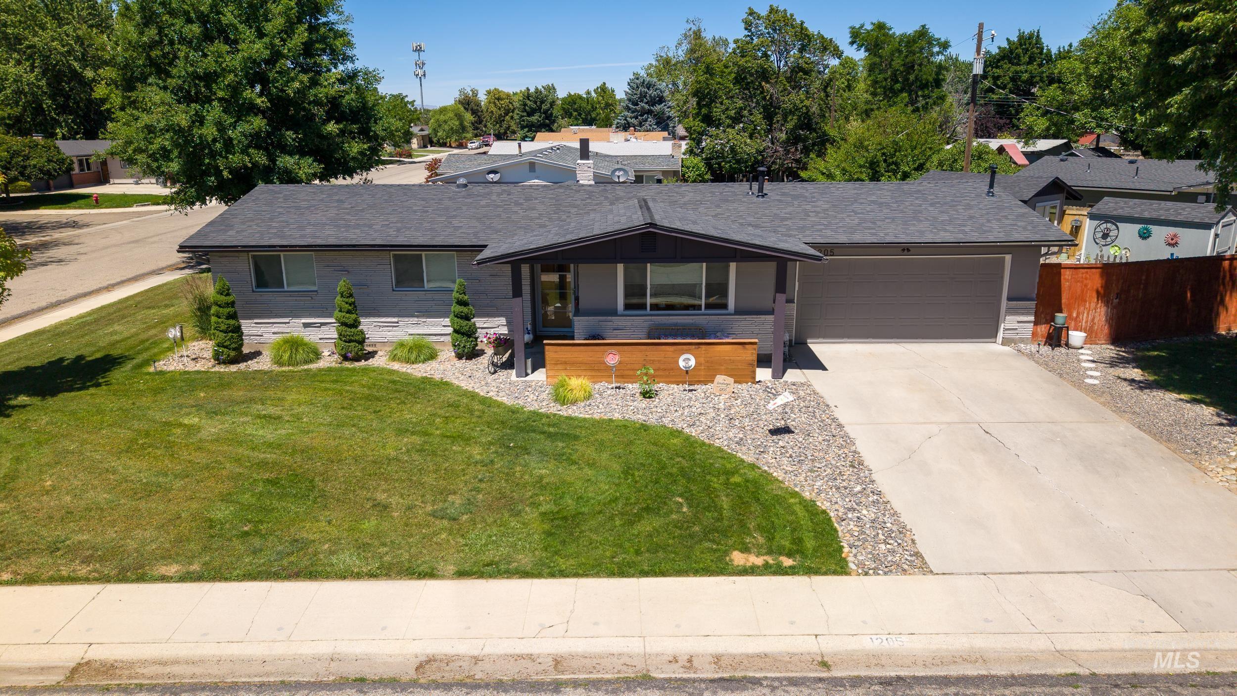 1205 N Cumberland Dr, Boise, Idaho 83704, 3 Bedrooms, 1.5 Bathrooms, Residential For Sale, Price $459,999,MLS 98990069