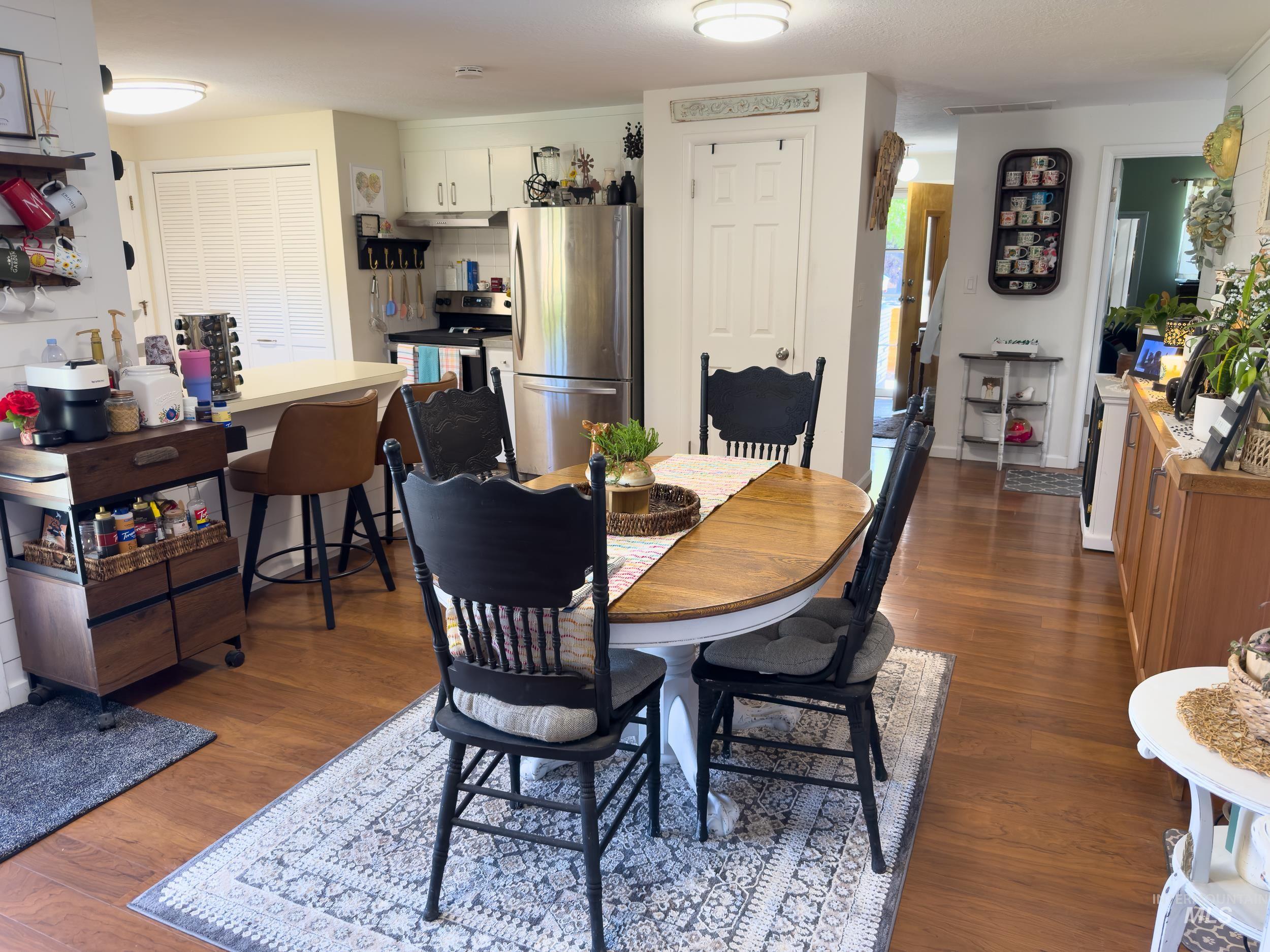 1205 N Cumberland Dr, Boise, Idaho 83704, 3 Bedrooms, 1.5 Bathrooms, Residential For Sale, Price $459,999,MLS 98990069