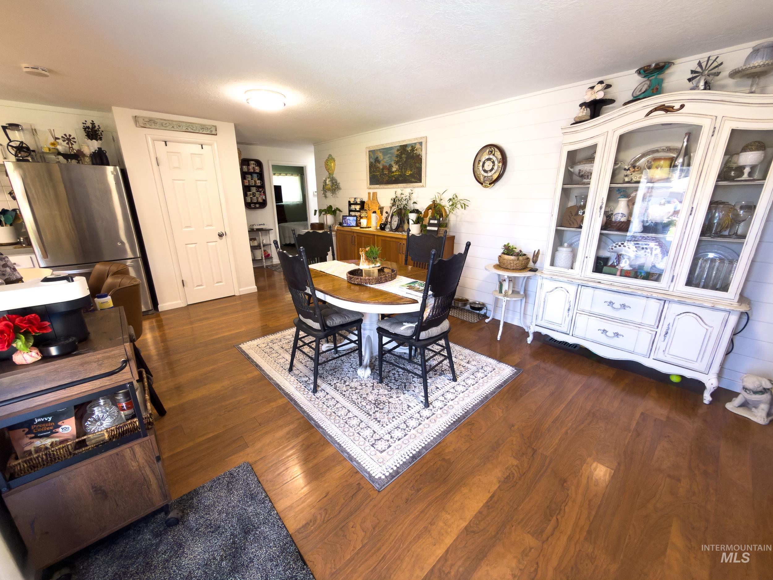 1205 N Cumberland Dr, Boise, Idaho 83704, 3 Bedrooms, 1.5 Bathrooms, Residential For Sale, Price $459,999,MLS 98990069