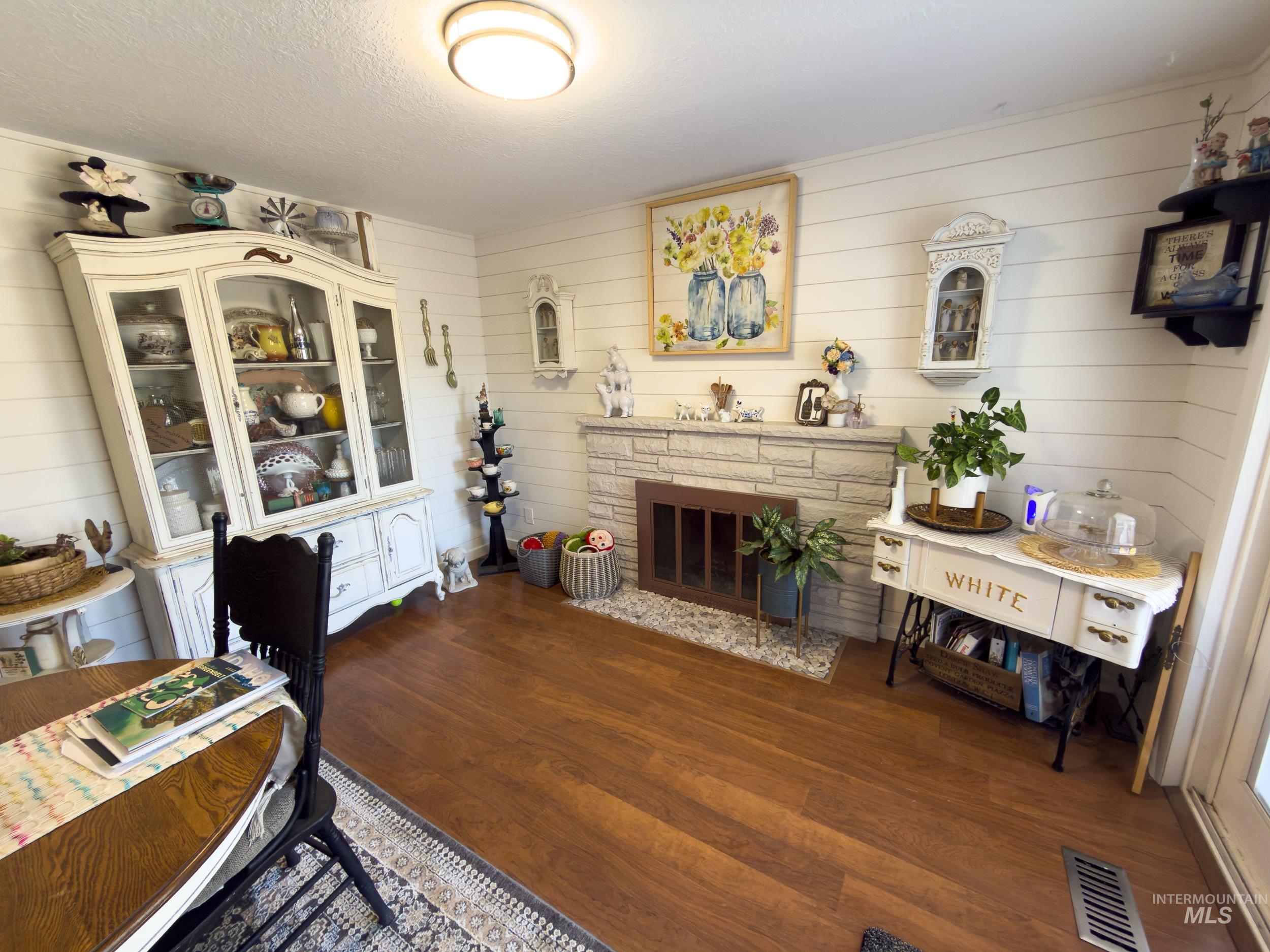 1205 N Cumberland Dr, Boise, Idaho 83704, 3 Bedrooms, 1.5 Bathrooms, Residential For Sale, Price $459,999,MLS 98990069