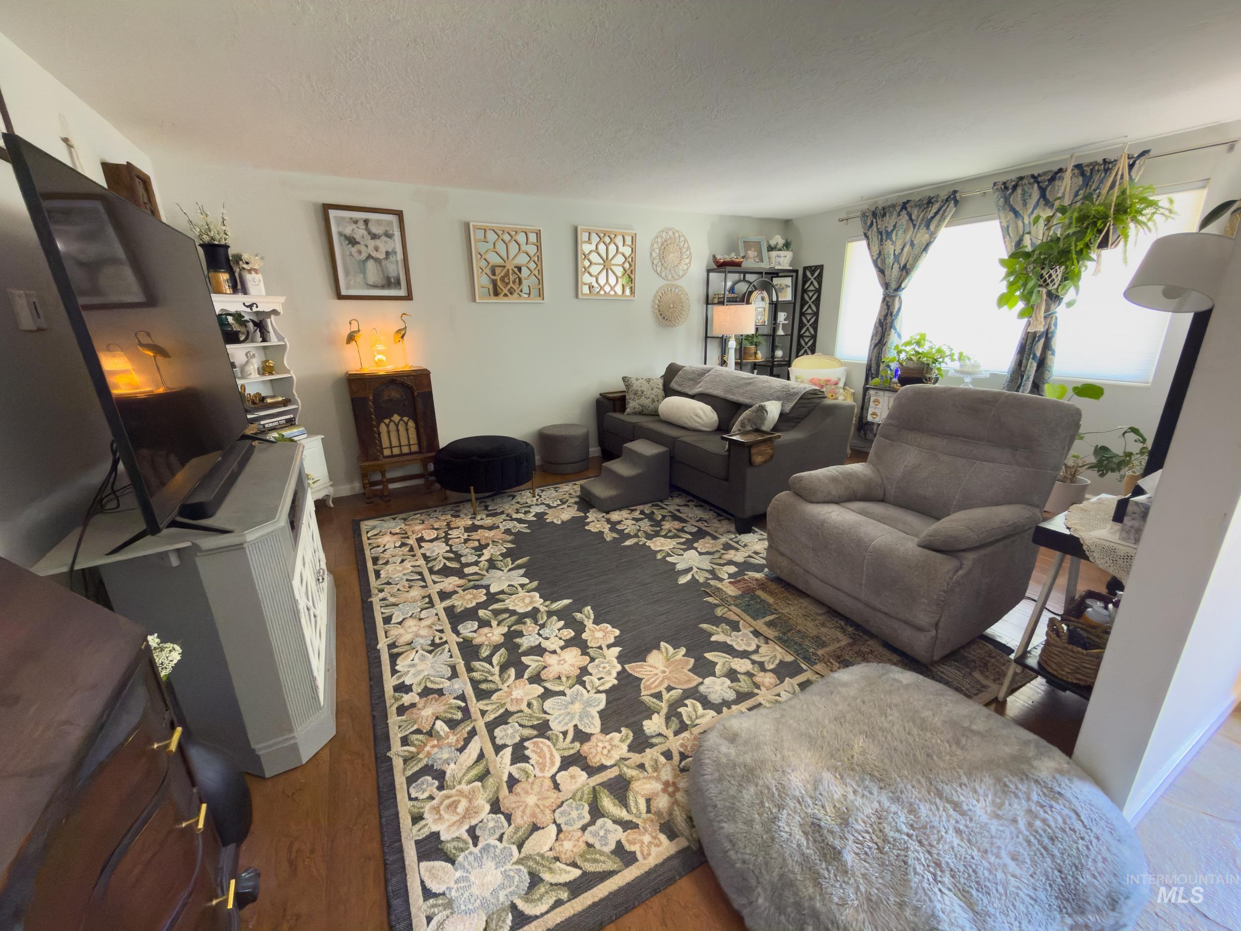 1205 N Cumberland Dr, Boise, Idaho 83704, 3 Bedrooms, 1.5 Bathrooms, Residential For Sale, Price $459,999,MLS 98990069