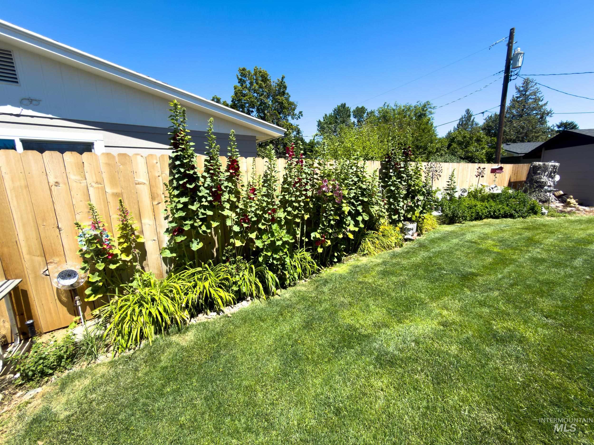 1205 N Cumberland Dr, Boise, Idaho 83704, 3 Bedrooms, 1.5 Bathrooms, Residential For Sale, Price $459,999,MLS 98990069