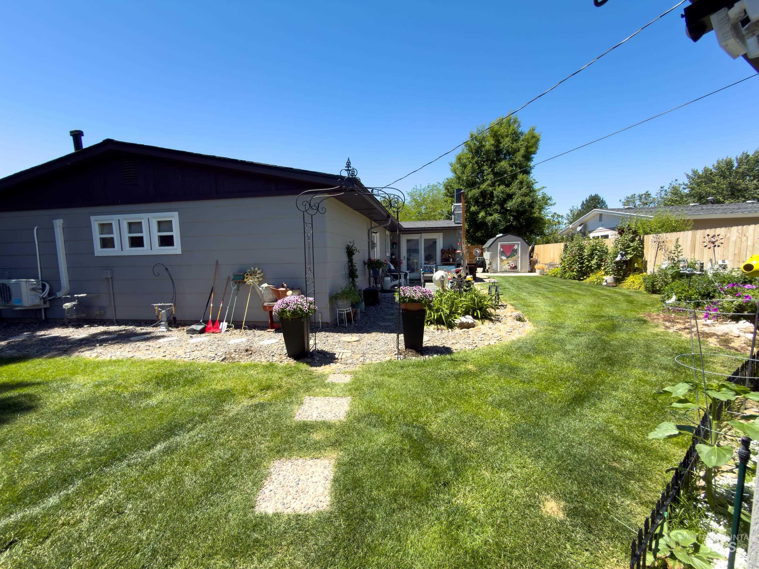 1205 N Cumberland Dr, Boise, Idaho 83704, 3 Bedrooms, 1.5 Bathrooms, Residential For Sale, Price $459,999,MLS 98990069