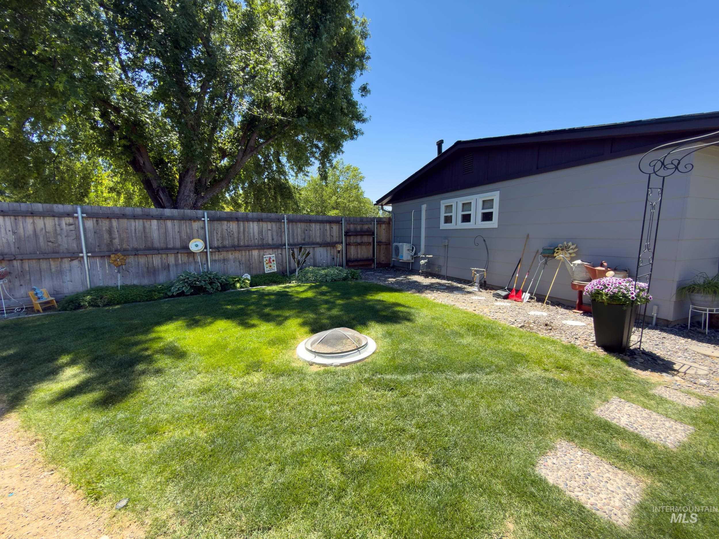 1205 N Cumberland Dr, Boise, Idaho 83704, 3 Bedrooms, 1.5 Bathrooms, Residential For Sale, Price $459,999,MLS 98990069
