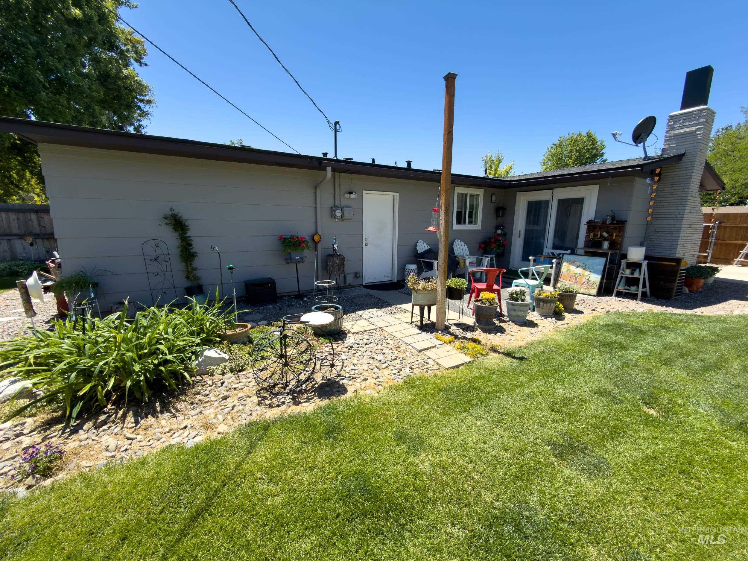 1205 N Cumberland Dr, Boise, Idaho 83704, 3 Bedrooms, 1.5 Bathrooms, Residential For Sale, Price $459,999,MLS 98990069