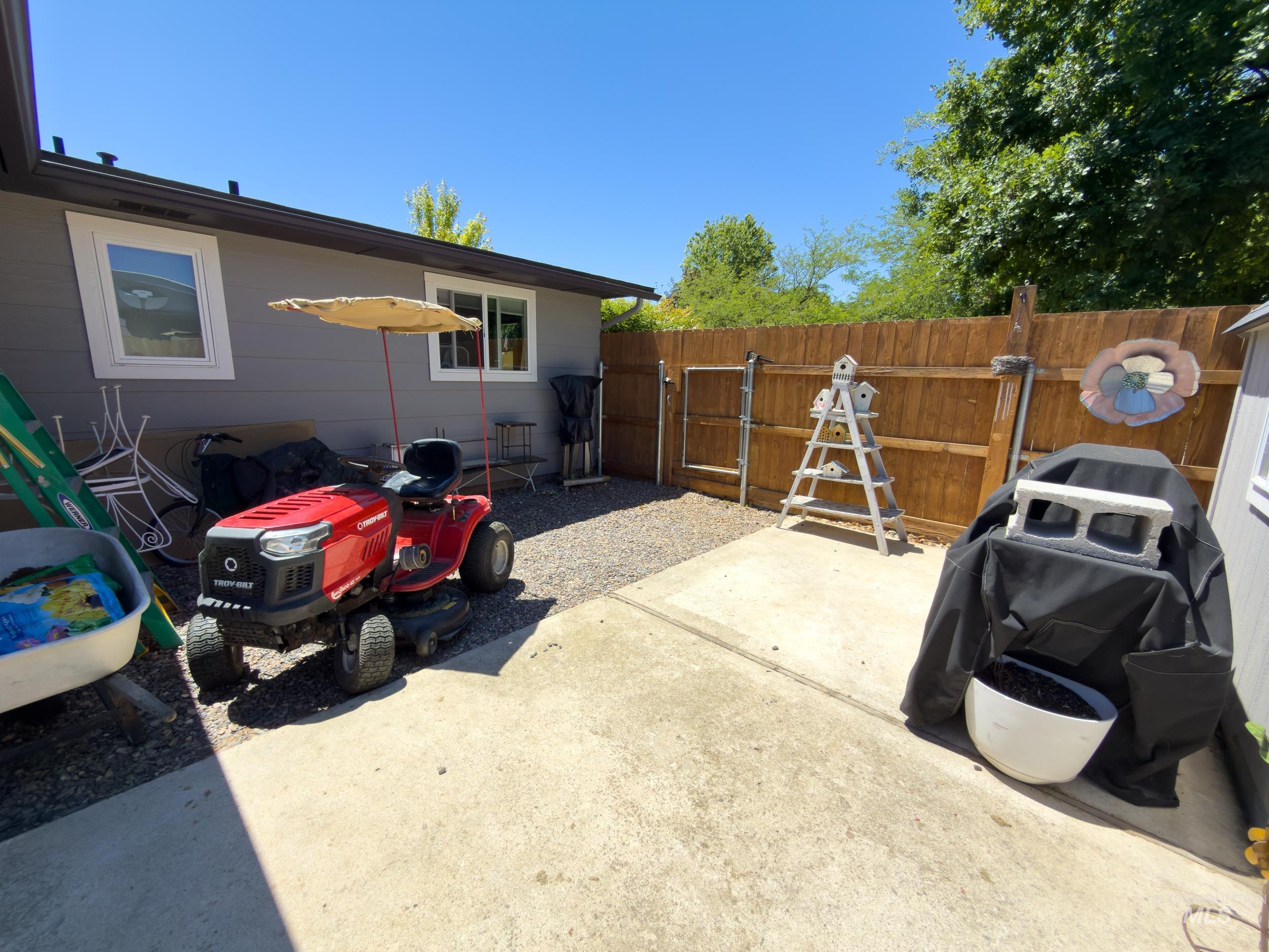 1205 N Cumberland Dr, Boise, Idaho 83704, 3 Bedrooms, 1.5 Bathrooms, Residential For Sale, Price $459,999,MLS 98990069