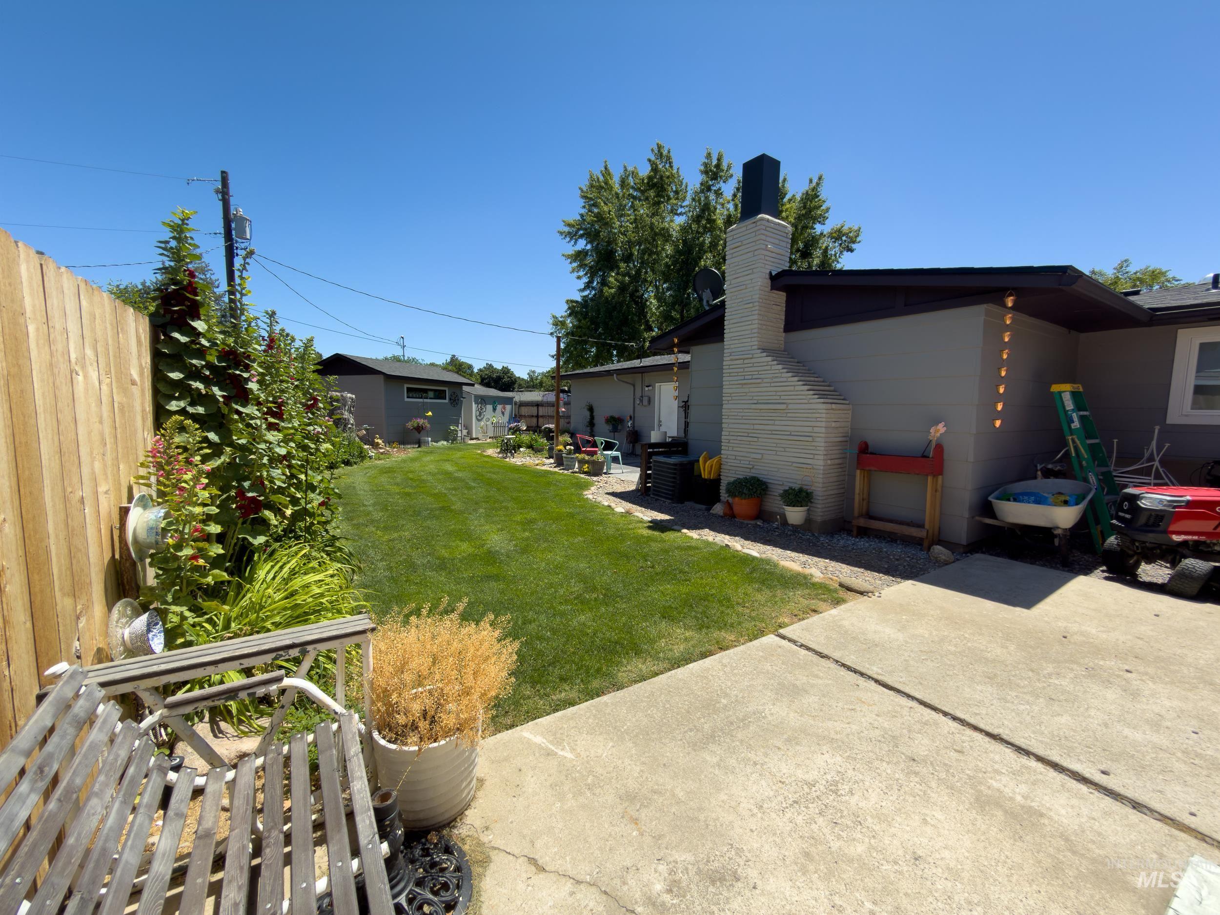 1205 N Cumberland Dr, Boise, Idaho 83704, 3 Bedrooms, 1.5 Bathrooms, Residential For Sale, Price $459,999,MLS 98990069