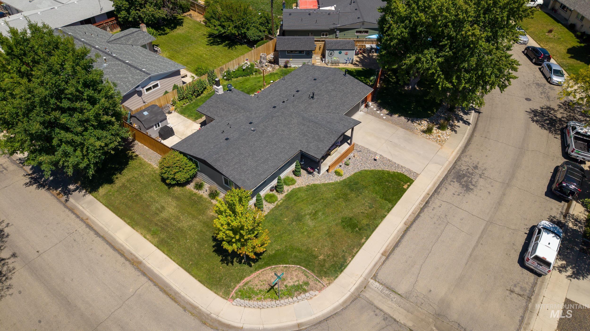 1205 N Cumberland Dr, Boise, Idaho 83704, 3 Bedrooms, 1.5 Bathrooms, Residential For Sale, Price $459,999,MLS 98990069