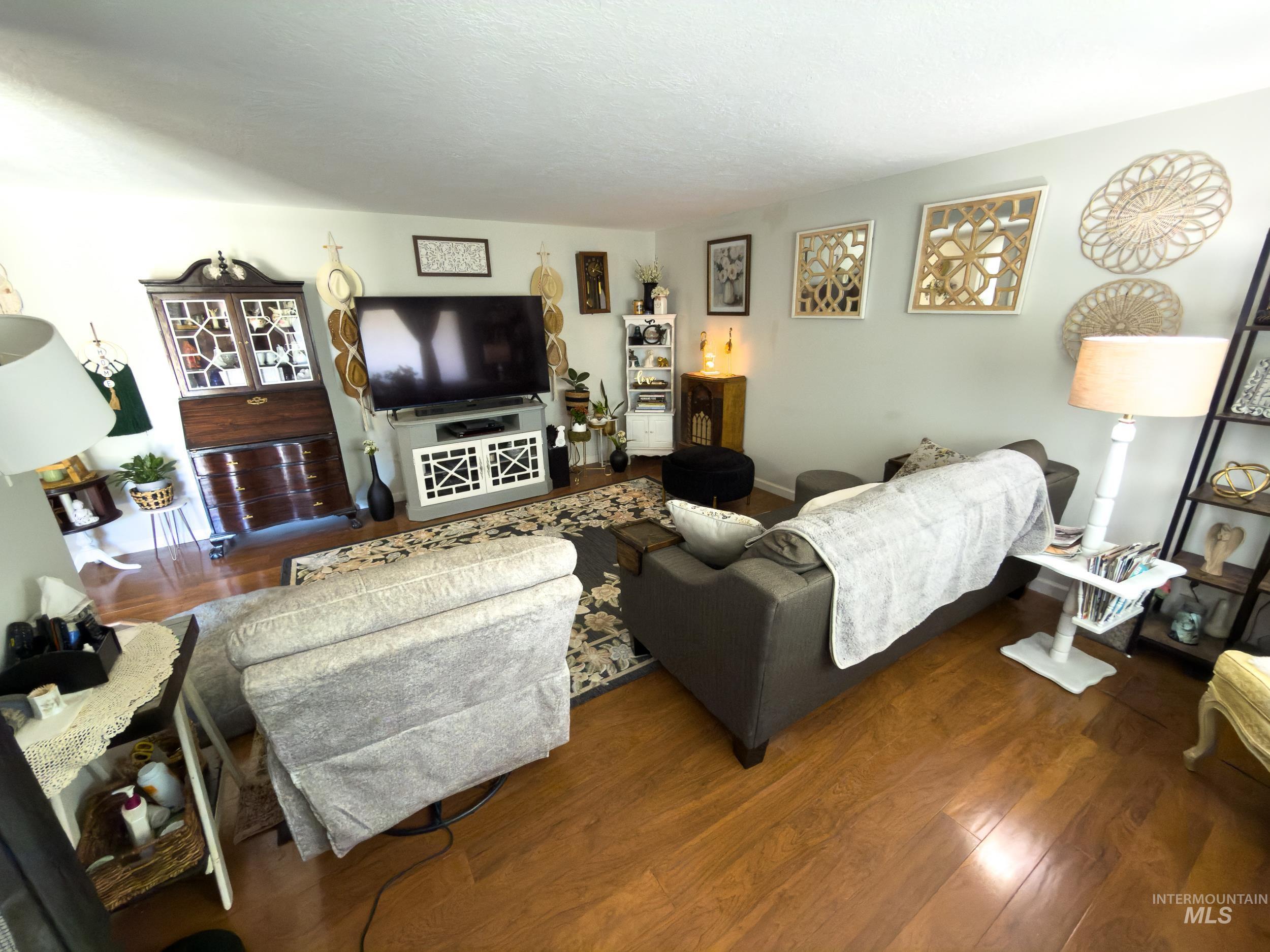 1205 N Cumberland Dr, Boise, Idaho 83704, 3 Bedrooms, 1.5 Bathrooms, Residential For Sale, Price $459,999,MLS 98990069
