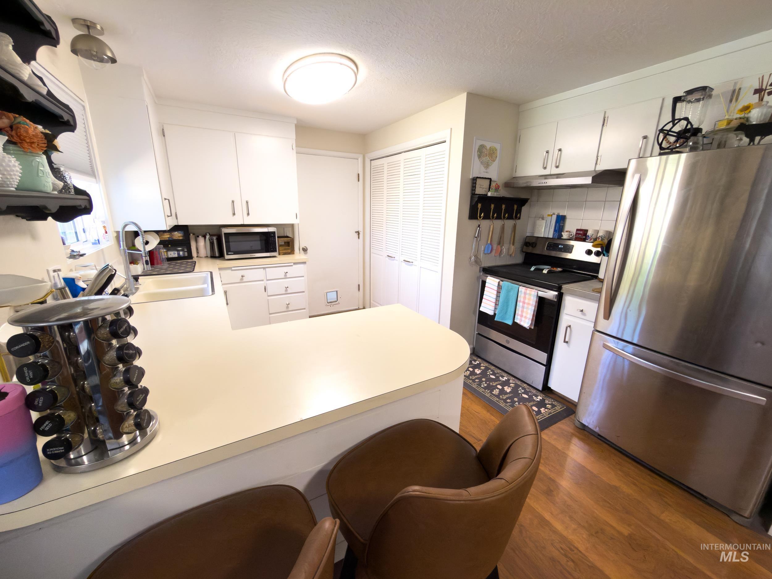 1205 N Cumberland Dr, Boise, Idaho 83704, 3 Bedrooms, 1.5 Bathrooms, Residential For Sale, Price $459,999,MLS 98990069