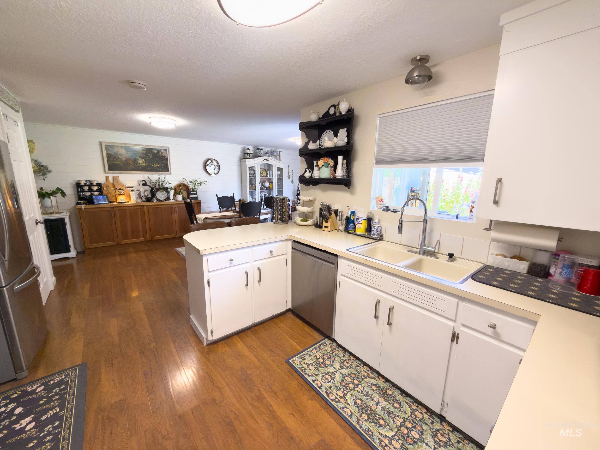 1205 N Cumberland Dr, Boise, Idaho 83704, 3 Bedrooms, 1.5 Bathrooms, Residential For Sale, Price $459,999,MLS 98990069