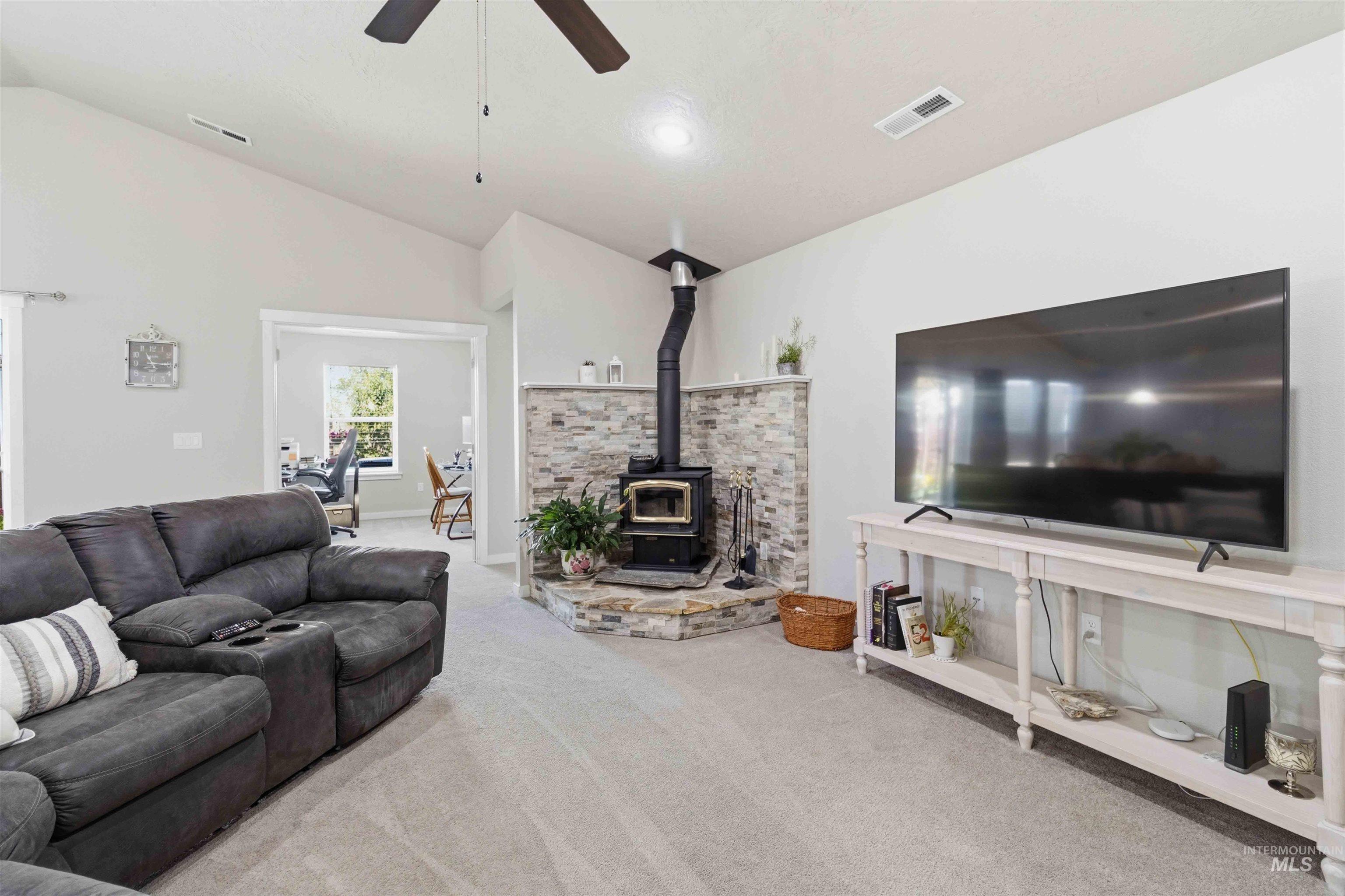 15789 N Limestone Way, Nampa, Idaho 83651, 3 Bedrooms, 2 Bathrooms, Residential For Sale, Price $445,000, 98990071