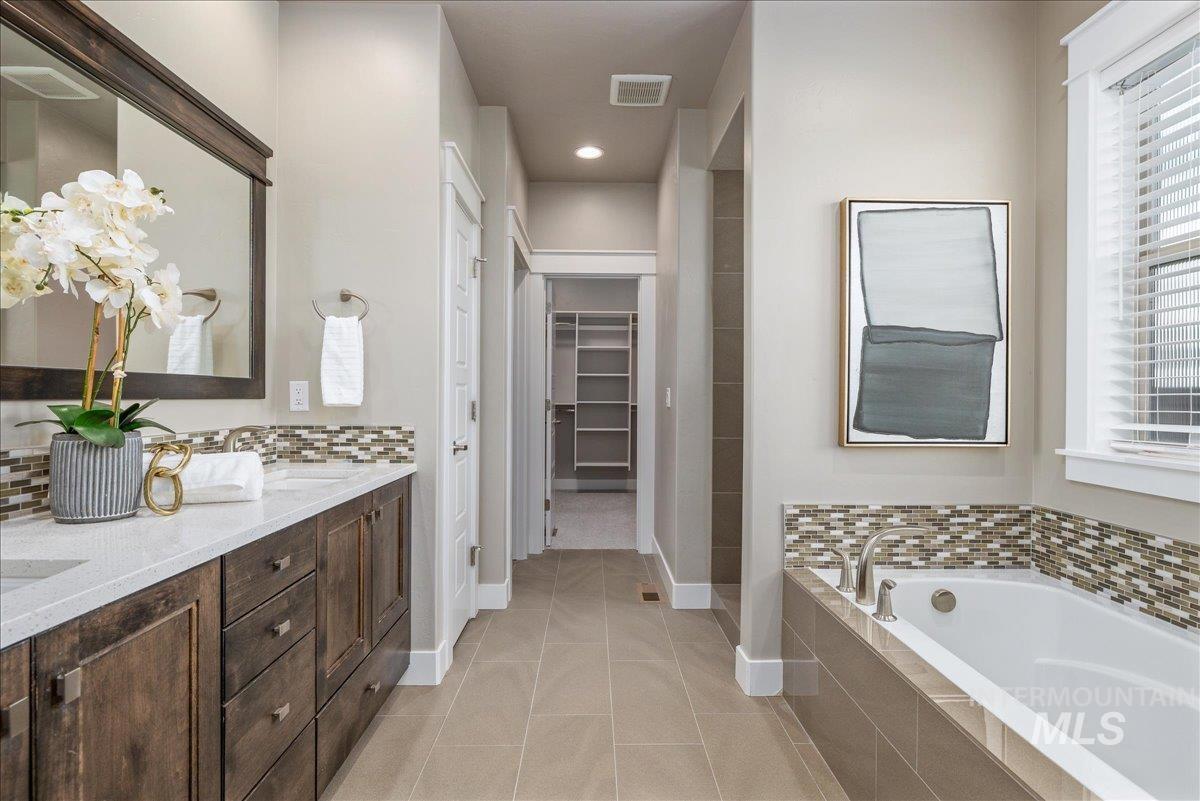 3904 W Farm View Dr, Boise, Idaho 83714, 3 Bedrooms, 3.5 Bathrooms, Residential For Sale, Price $1,075,000,MLS 98990076