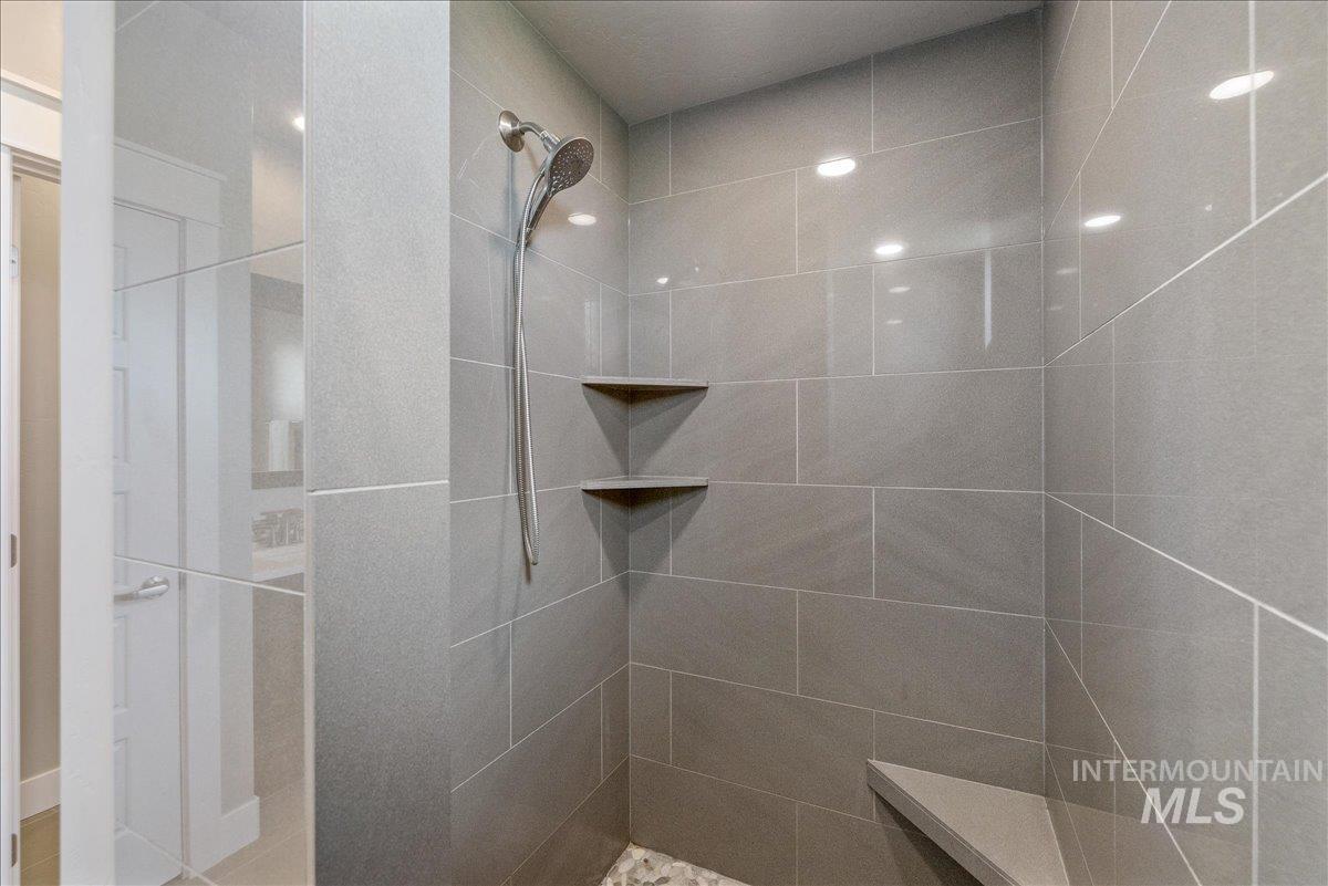 3904 W Farm View Dr, Boise, Idaho 83714, 3 Bedrooms, 3.5 Bathrooms, Residential For Sale, Price $1,075,000,MLS 98990076