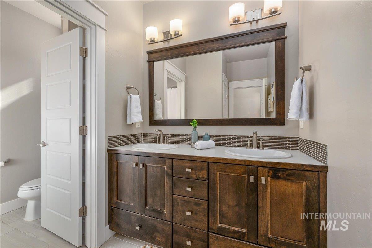 3904 W Farm View Dr, Boise, Idaho 83714, 3 Bedrooms, 3.5 Bathrooms, Residential For Sale, Price $1,075,000,MLS 98990076