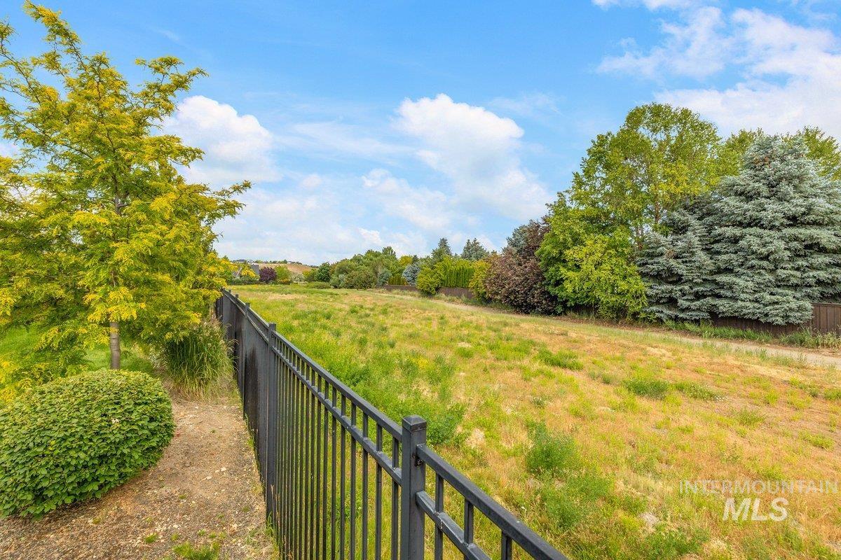 3904 W Farm View Dr, Boise, Idaho 83714, 3 Bedrooms, 3.5 Bathrooms, Residential For Sale, Price $1,075,000,MLS 98990076