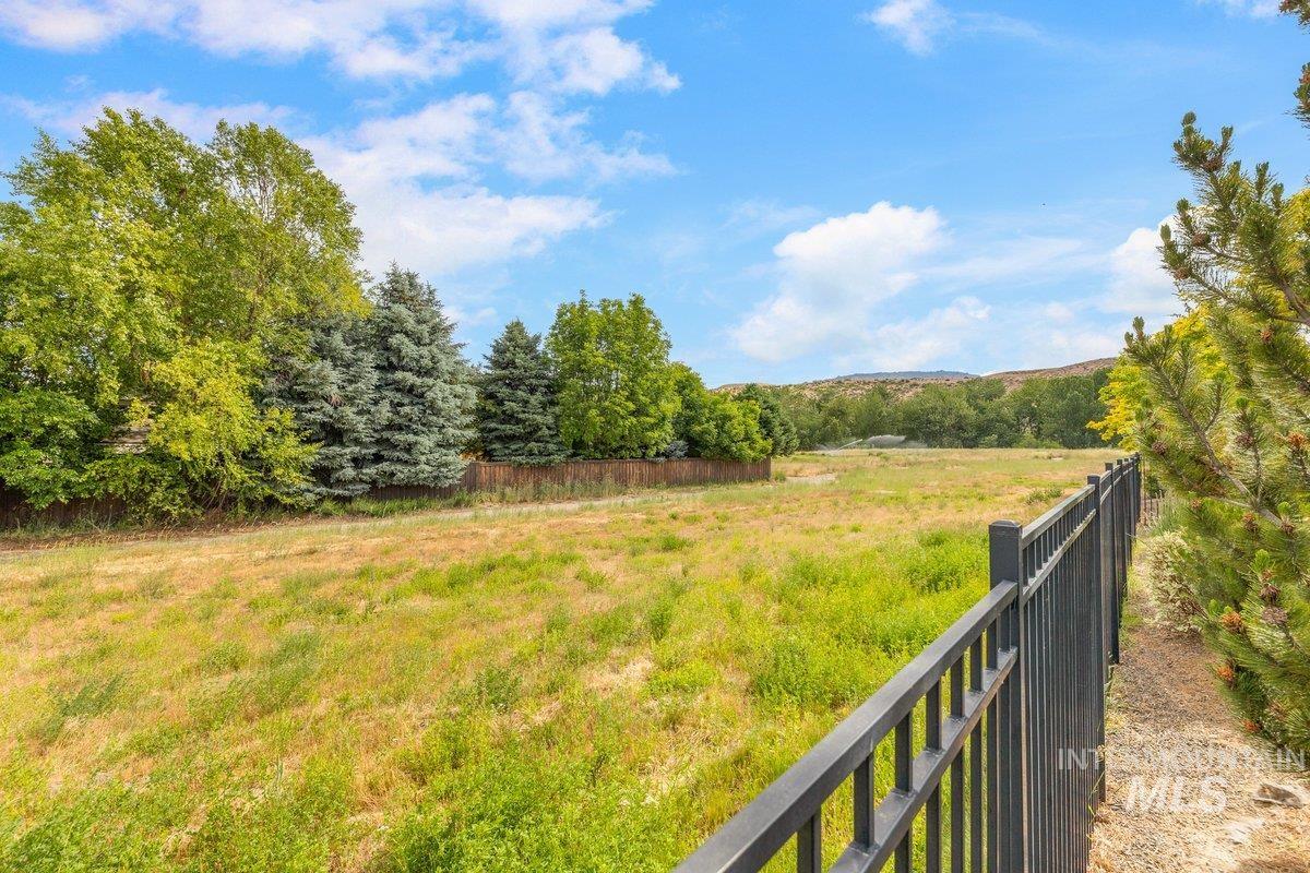 3904 W Farm View Dr, Boise, Idaho 83714, 3 Bedrooms, 3.5 Bathrooms, Residential For Sale, Price $1,075,000,MLS 98990076