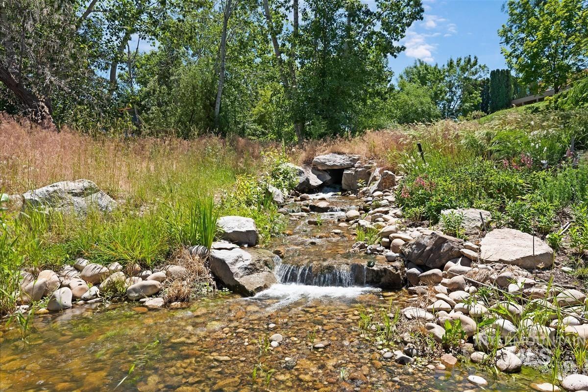 727 E Brooktrail Ln, Eagle, Idaho 83616, 3 Bedrooms, 2.5 Bathrooms, Residential For Sale, Price $779,000,MLS 98990077