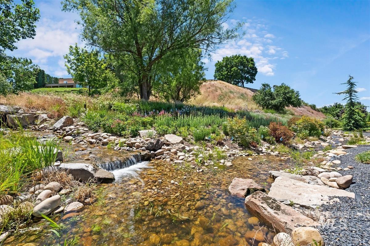 727 E Brooktrail Ln, Eagle, Idaho 83616, 3 Bedrooms, 2.5 Bathrooms, Residential For Sale, Price $779,000,MLS 98990077