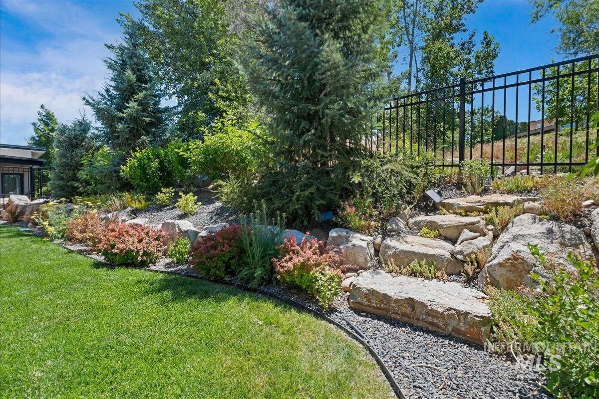 727 E Brooktrail Ln, Eagle, Idaho 83616, 3 Bedrooms, 2.5 Bathrooms, Residential For Sale, Price $779,000,MLS 98990077