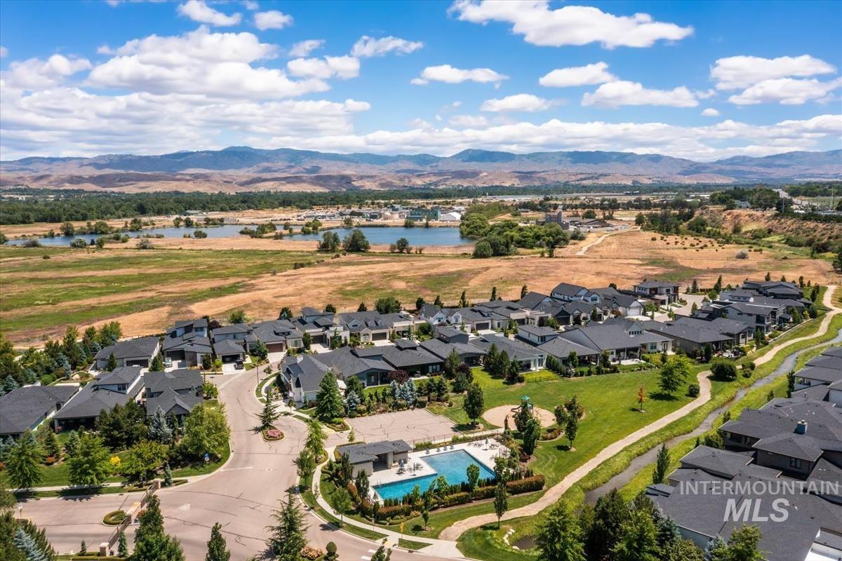 727 E Brooktrail Ln, Eagle, Idaho 83616, 3 Bedrooms, 2.5 Bathrooms, Residential For Sale, Price $779,000,MLS 98990077