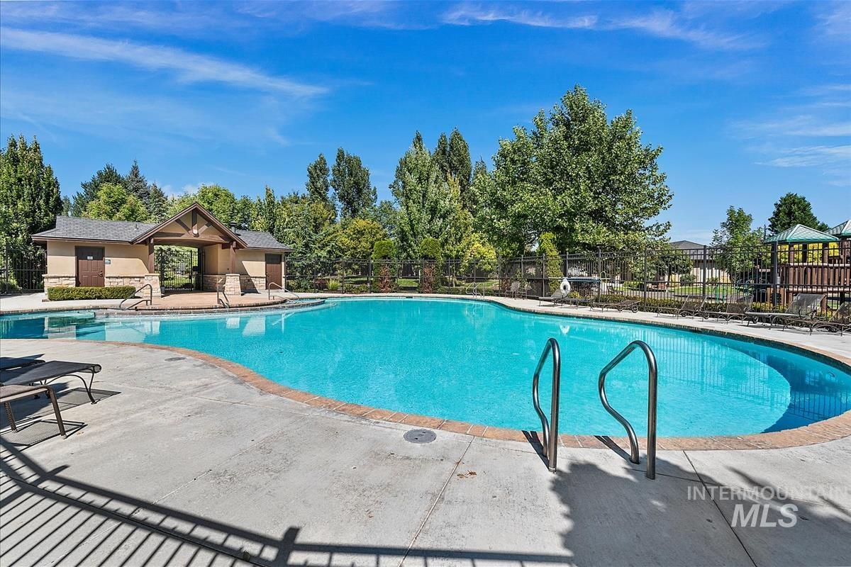 727 E Brooktrail Ln, Eagle, Idaho 83616, 3 Bedrooms, 2.5 Bathrooms, Residential For Sale, Price $779,000,MLS 98990077