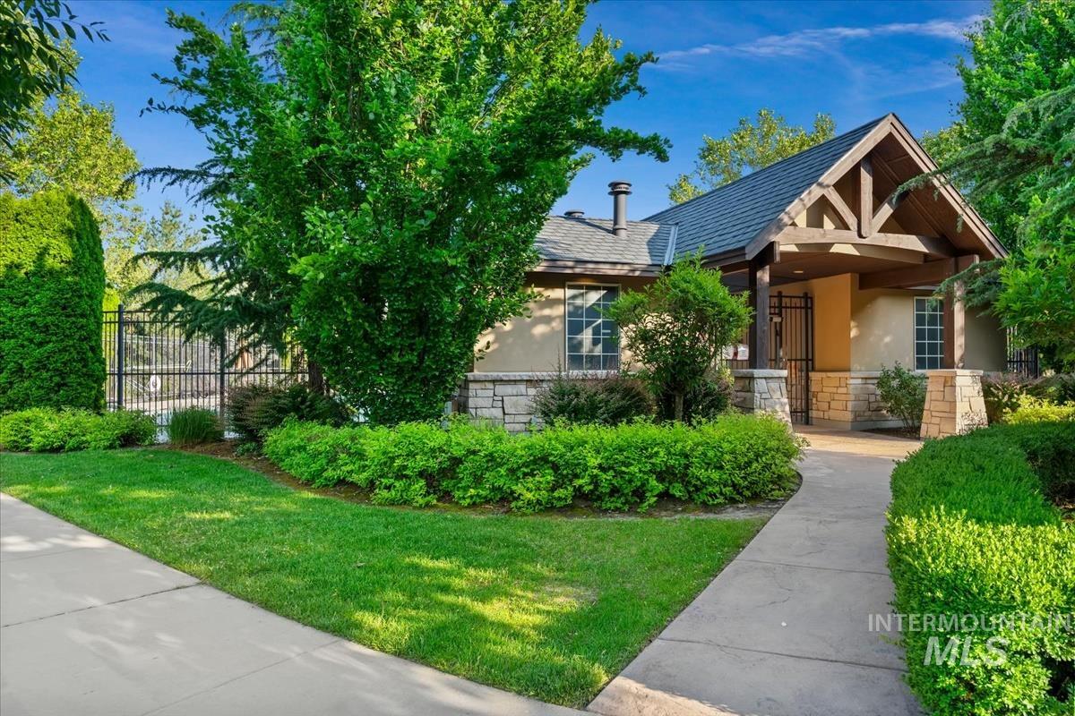 727 E Brooktrail Ln, Eagle, Idaho 83616, 3 Bedrooms, 2.5 Bathrooms, Residential For Sale, Price $779,000,MLS 98990077