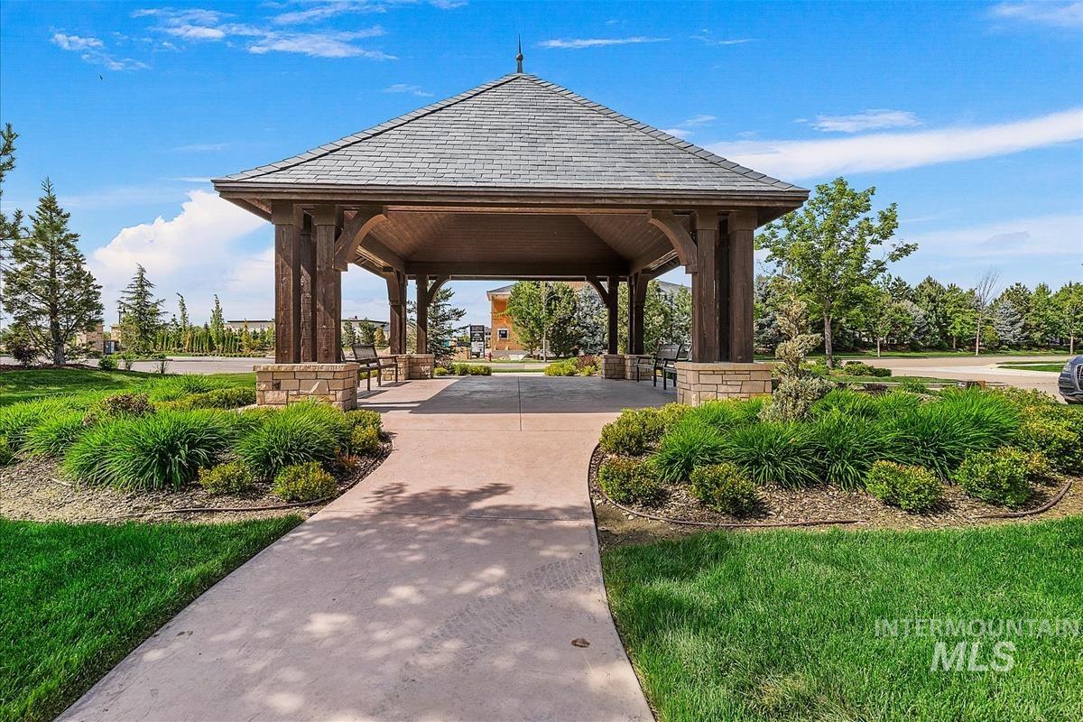 727 E Brooktrail Ln, Eagle, Idaho 83616, 3 Bedrooms, 2.5 Bathrooms, Residential For Sale, Price $779,000,MLS 98990077