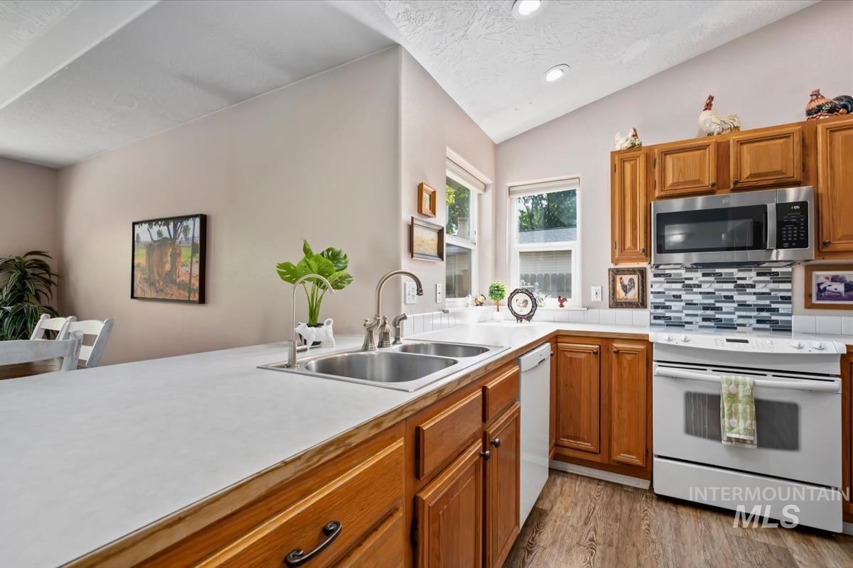 11884 W Driftwood Ct, Boise, Idaho 83713, 3 Bedrooms, 2 Bathrooms, Residential For Sale, Price $475,000,MLS 98990082