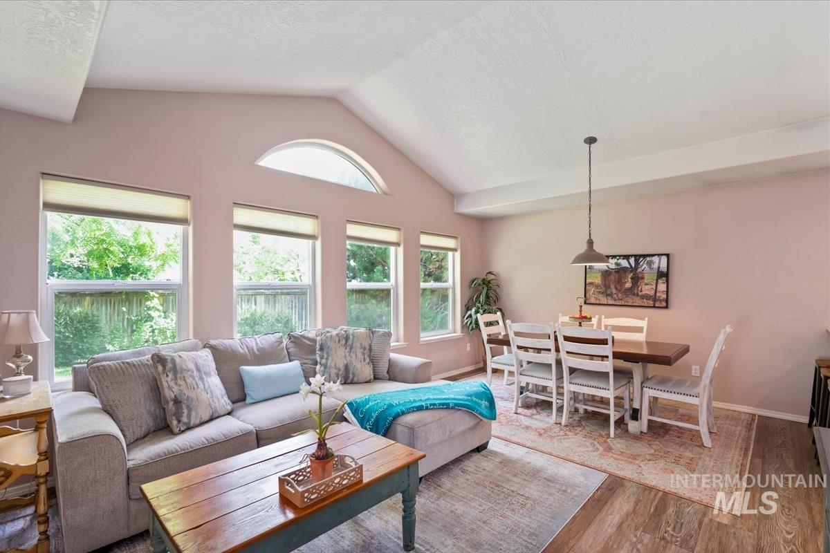 11884 W Driftwood Ct, Boise, Idaho 83713, 3 Bedrooms, 2 Bathrooms, Residential For Sale, Price $475,000,MLS 98990082