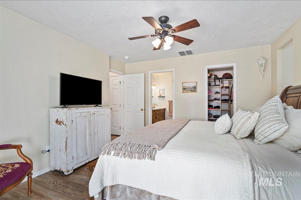 11884 W Driftwood Ct, Boise, Idaho 83713, 3 Bedrooms, 2 Bathrooms, Residential For Sale, Price $475,000,MLS 98990082