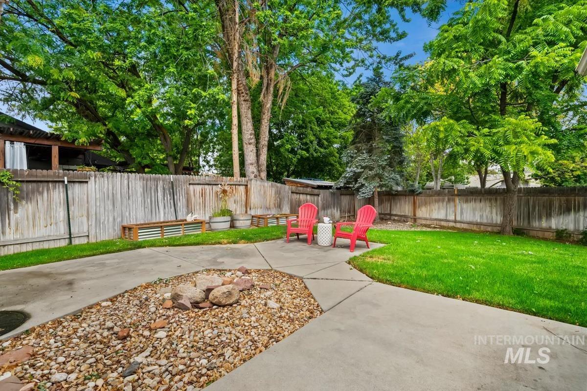 11884 W Driftwood Ct, Boise, Idaho 83713, 3 Bedrooms, 2 Bathrooms, Residential For Sale, Price $475,000,MLS 98990082