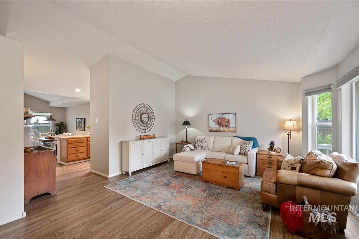 11884 W Driftwood Ct, Boise, Idaho 83713, 3 Bedrooms, 2 Bathrooms, Residential For Sale, Price $475,000,MLS 98990082