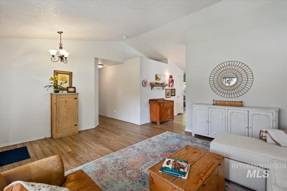 11884 W Driftwood Ct, Boise, Idaho 83713, 3 Bedrooms, 2 Bathrooms, Residential For Sale, Price $475,000,MLS 98990082