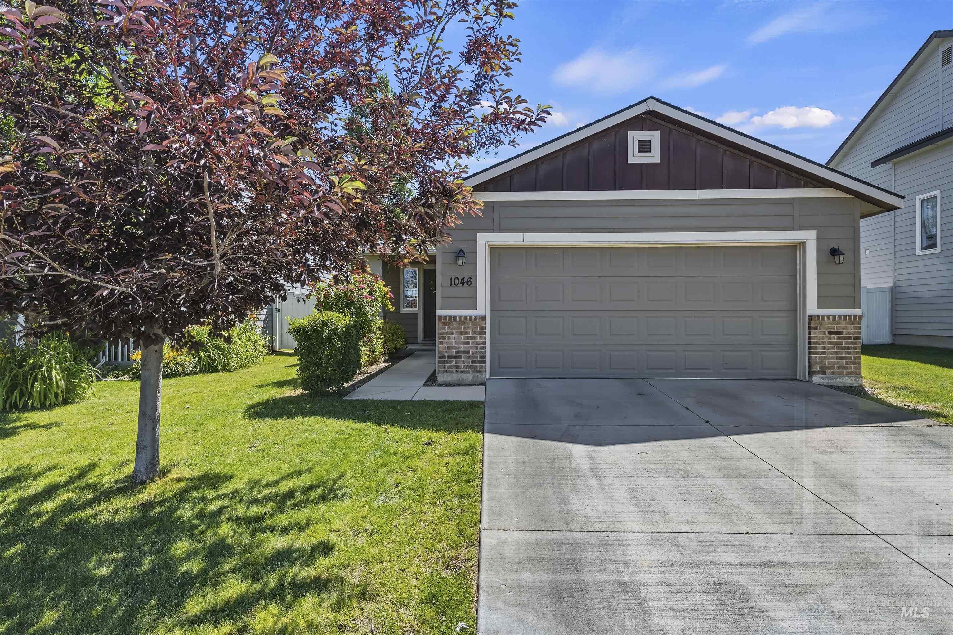 1046 S Red Sand Ave, Kuna, Idaho 83634-4000, 3 Bedrooms, 2 Bathrooms, Residential For Sale, Price $395,000, 98990083