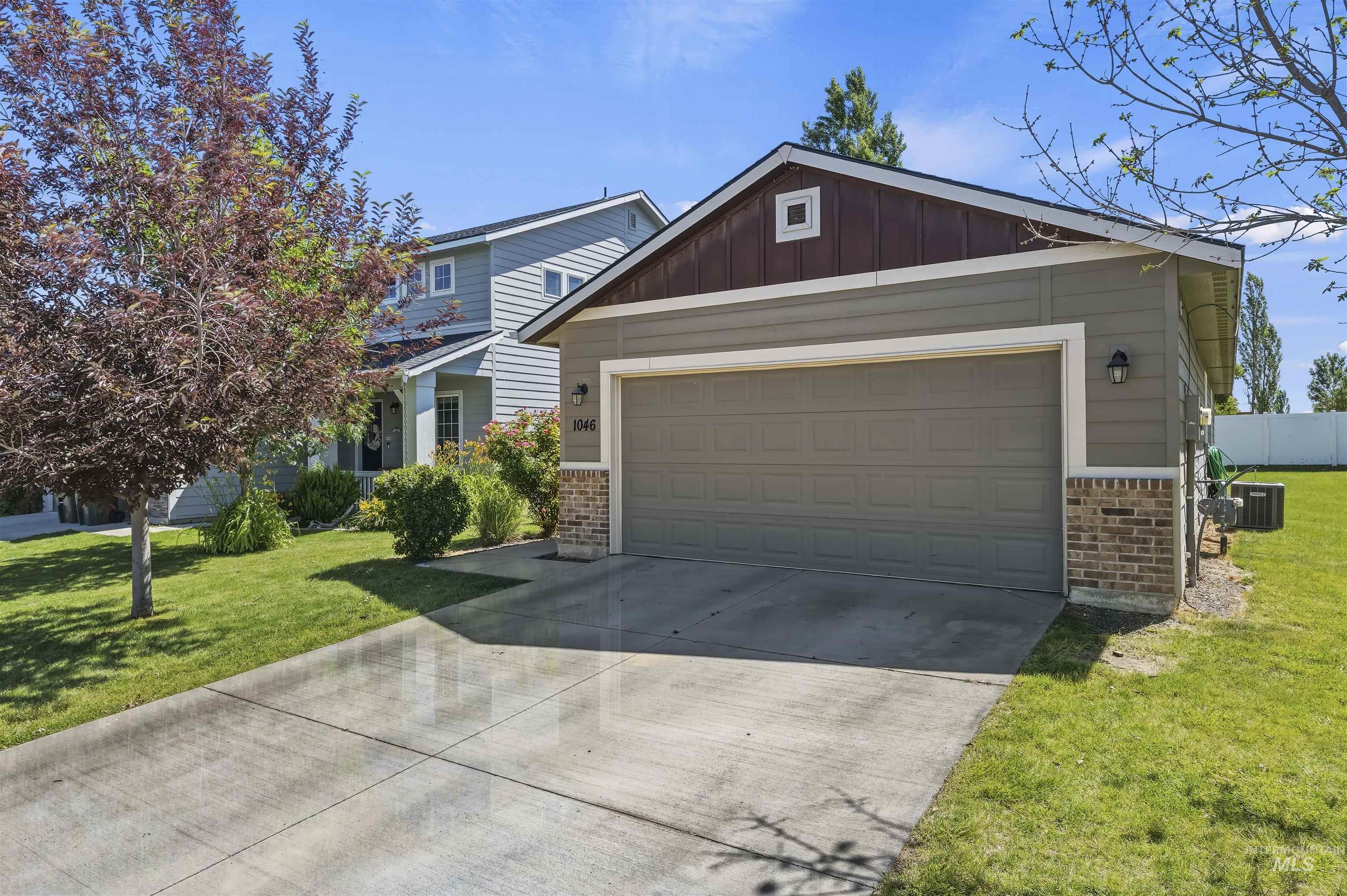 1046 S Red Sand Ave, Kuna, Idaho 83634-4000, 3 Bedrooms, 2 Bathrooms, Residential For Sale, Price $395,000, 98990083