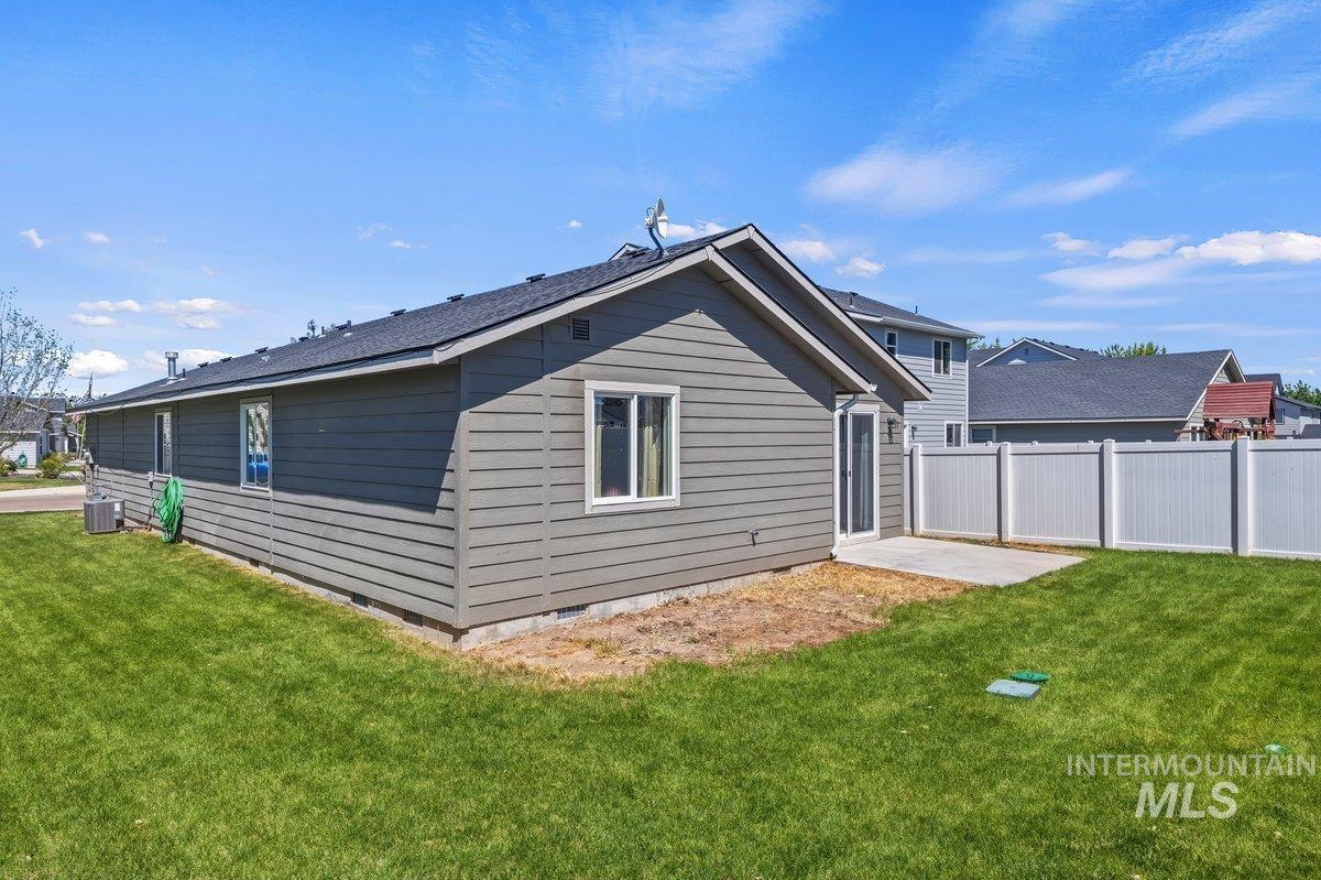 1046 S Red Sand Ave, Kuna, Idaho 83634-4000, 3 Bedrooms, 2 Bathrooms, Residential For Sale, Price $395,000, 98990083