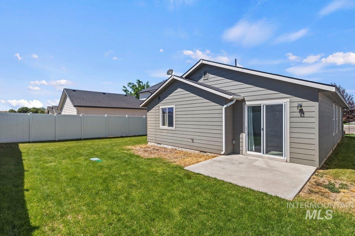 1046 S Red Sand Ave, Kuna, Idaho 83634-4000, 3 Bedrooms, 2 Bathrooms, Residential For Sale, Price $395,000, 98990083