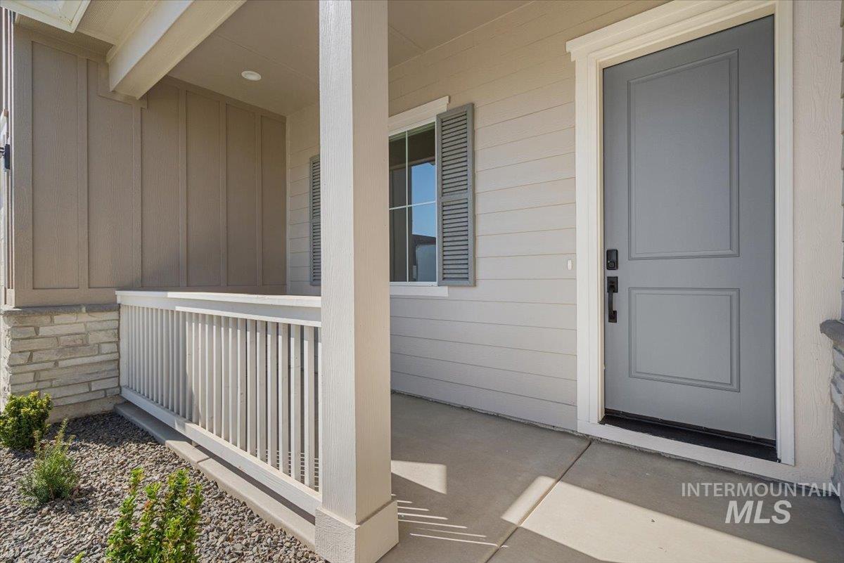 8906 W Teratai St., Star, Idaho 83669, 3 Bedrooms, 2.5 Bathrooms, Residential For Sale, Price $784,990,MLS 98990084